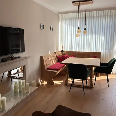 Zentrales Panorama-apartment Ueber Den Daechern Am Meranplatz - Terrasse Und Lage * 
