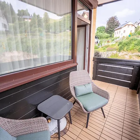 Zentrales Panorama-apartment Ueber Den Daechern Am Meranplatz - Terrasse Und Lage